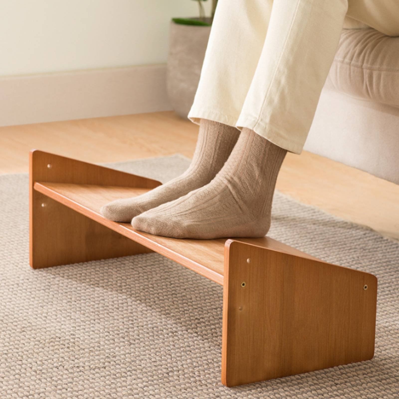 Office Furniture - Podnóżek pod biurko z szeroką powierzchnią,